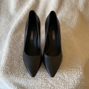 Nine West black heels/pumps